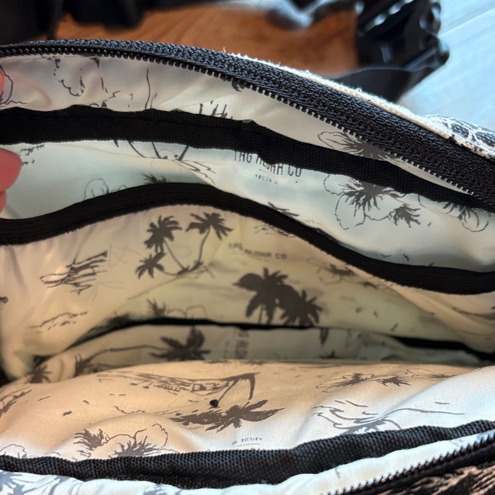Black and Cream Pineapple Belt Bag - Picture 3 of 6